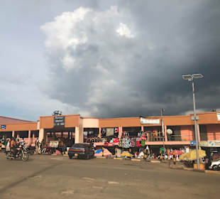 Stadtrundgang Fort Portal 	