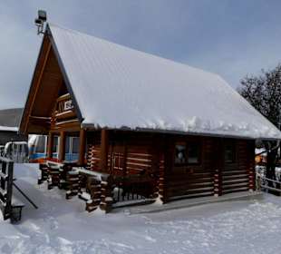 Skihütte neben der Liftanlage