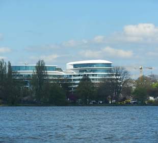 Alsterkanalrundfahrt - neues 5 Sterne Hotel
