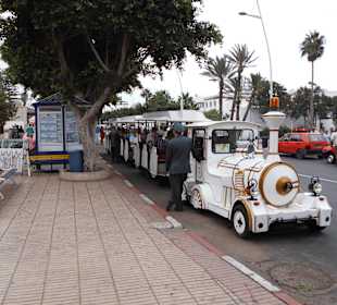 Bimmelbahn entlang der Strandpromenade