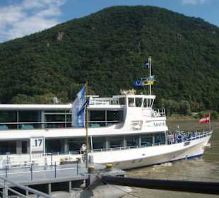 Donauschifffahrt mit Speiss und Trank