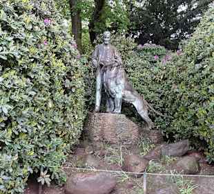 Statue von Carl Hagenbeck im Eingang