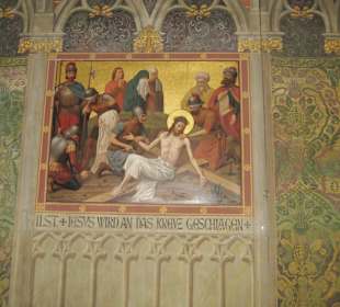 Kreuzweg: Jesus wird ans Kreuz geschlagen