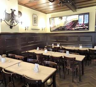 Blick in den Gastraum des Sünner im Walfisch