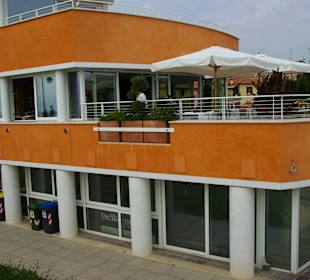 Viele Restaurants am Strand