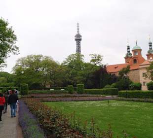Petrin mit Gartenanlage