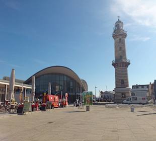 Teepott und Leuchtturm