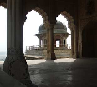 Vista tra le colonne
