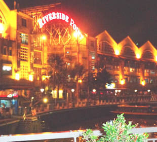 Clark Quay am Abend