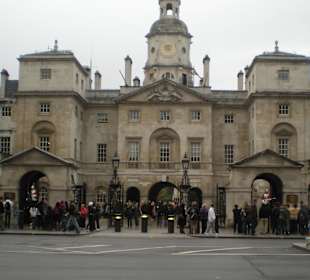 Vorderansich mit Wachposten