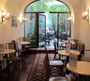 Gastraum und Innenhof