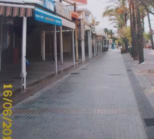 Strandpromenade am frühen Morgen