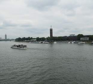 Blick von der Kölner Hohenzollernbrücke