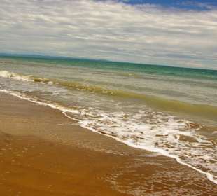 Am Strand entlang super