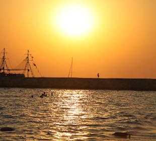 Sonnenuntergang im Hafen