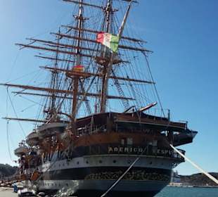 Schiff im Hafen Maó