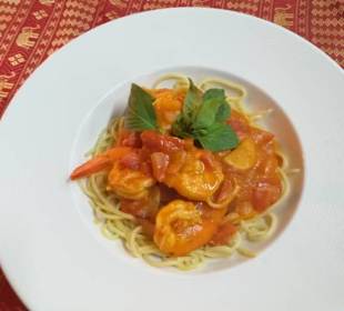 Spaghetti with Prawn and tomato sauce 