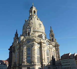 Neumarkt: Frauenkirche mit Martin-Luther-Denkmal