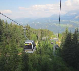 Mit der Planaibahn in den Ort 