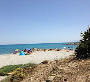 Daneben gelegener Strand