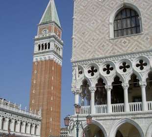 Campanile auf dem Markusplatz in Venedig
