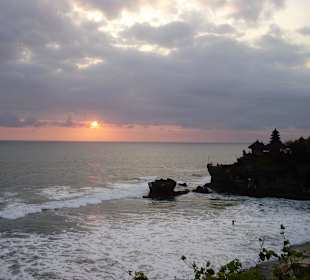Sonnenuntergang bei Tempel Tanah Lot