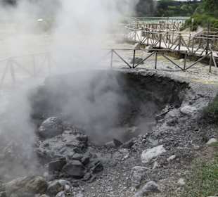 Heißes Schwefelwasser