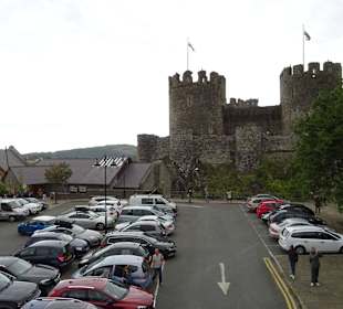 Auf der Stadtmauer von Conwy.