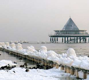 Seebrücke im Winter