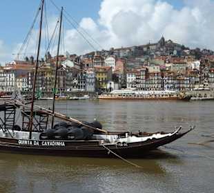 Douro, Portwein(werbe)boot und Porto Hafengebiet