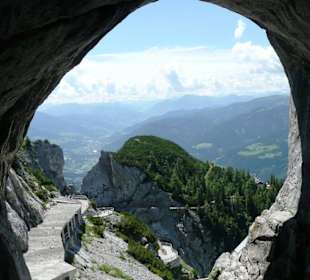 Panorama alp z wejścia do jaskini lodowej