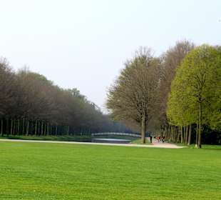 Blick über die Wasserläufe im barocken Teil