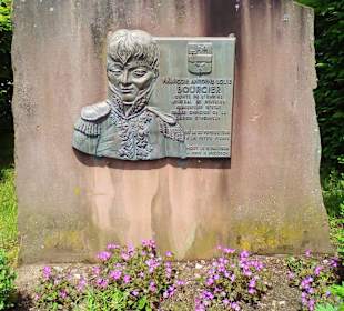 Monument François Antoine Louis Bourcier in La Pet
