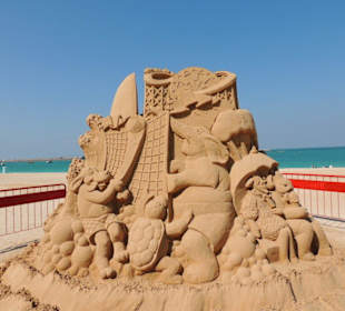 Sandskulpturen am Dubai Marina Beach