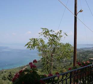 Aussicht von der Taverne in Chlomos