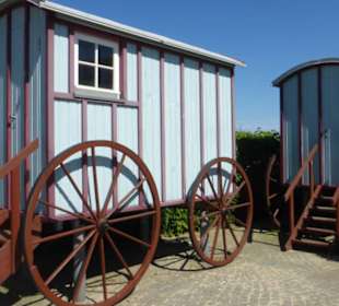 Bansin: Badekarren neben der Konzertmuschel