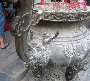 Gefäß für die spirituellen Räucherstäbchen