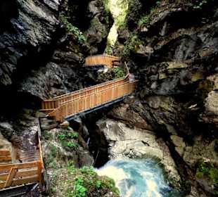 Brücken über der Schlucht