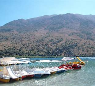 Süßwassersee in toller Lage zwischen den Bergen