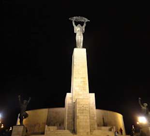 Freiheitsstatue beleuchtet
