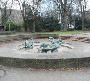 Marshall Brunnen, Taunusanlage/Opernplatz