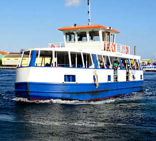 Die Fähre als Boot der Hafenrundfahrt