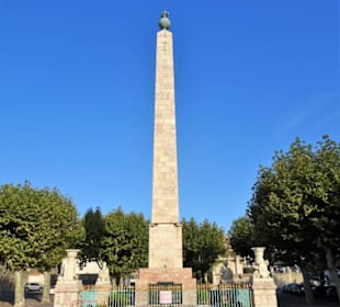 Blick auf den Obelisk von Port Vendres