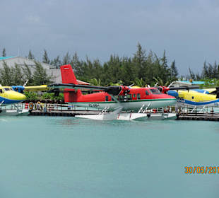 Wasserflughafen in Male - der Rote war unserer