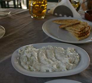 Brot und Tsaziki (Traditional House Mastihari)