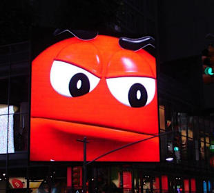 Videoleinwand am Eingang