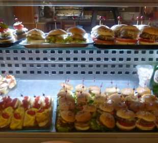 Lecker Abendessen im Mercado Municipal del Puerto