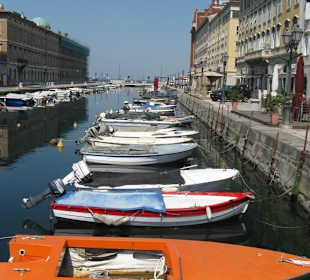 Bootjes in het kanaal
