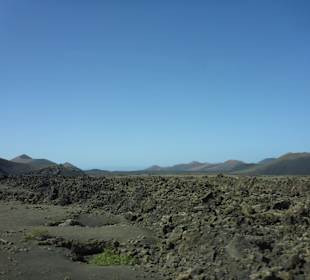 Fahrt durch die Landschaft der "Feuerberge"
