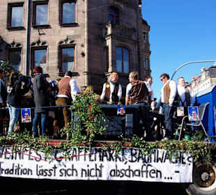 Kärwaburschen Burgfarrnbach Festwagen